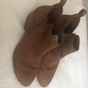 American Eagle faux suede bootie